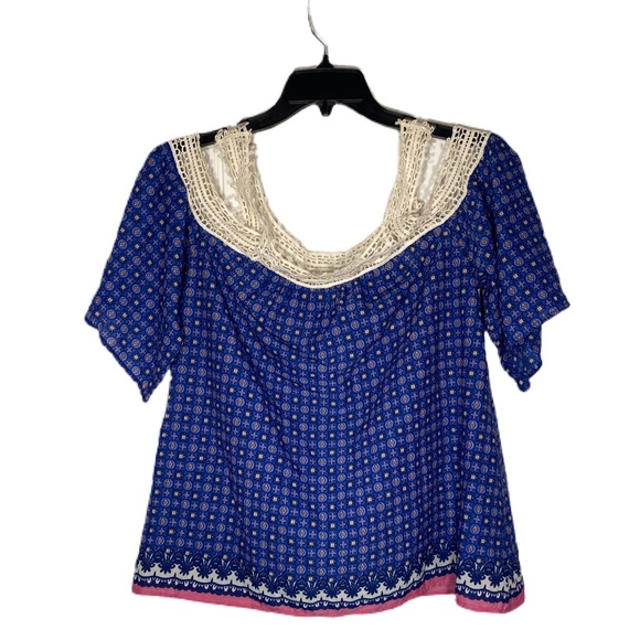 Tops - Kori America Size L Lace Cold Shoulder Top